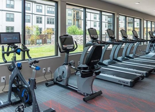 Fully equipped fitness center at 2000 West Creek Apartments, Virginia, 23238