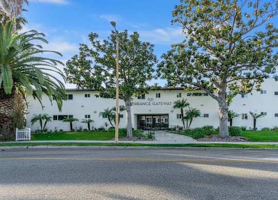Exterior Landscape at Torrance Gateway Apartments, Torrance, 90501
