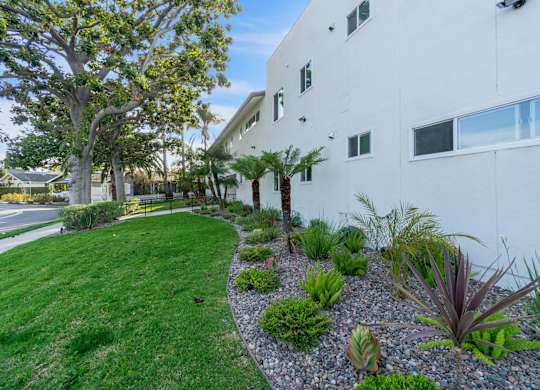 Garden Area at Torrance Gateway Apartments, Torrance, 90501