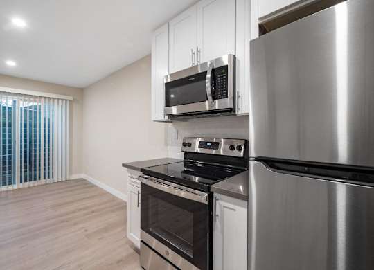 Stainless Steel Appliances at Sunset Cliffs Apartments, Vista