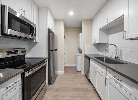 Kitchen Appliances at Sunset Cliffs Apartments, Vista, 92084