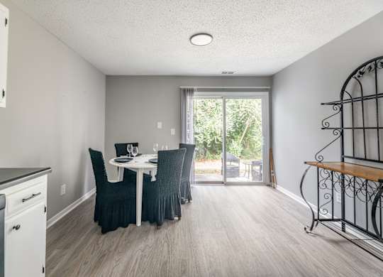 Dining And Kitchen at Lauradale, Jacksonville, 28540