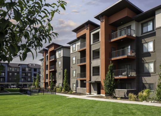 picture of an apartment building
