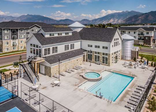 A large building with a swimming pool in front of it.