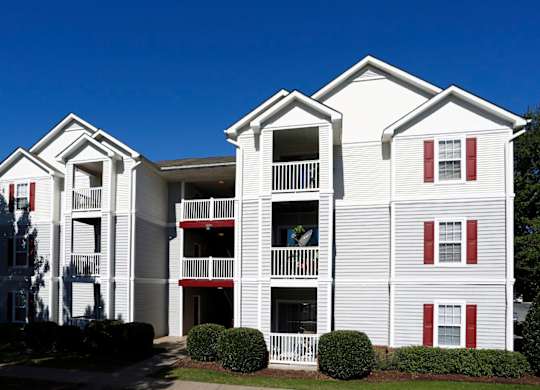 Building Exterior View at Avon Crossings, Durham, 27713  
