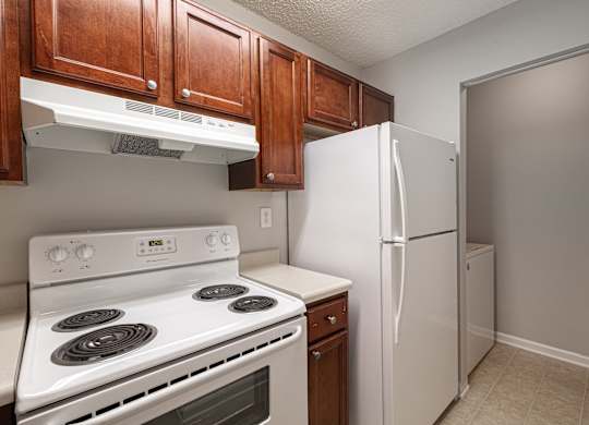 Fully Equipped Kitchen With Modern Appliances at Cross Creek Apartments, Beaufort