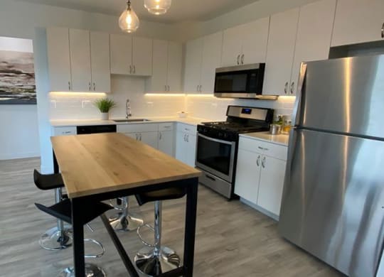 Eat In Kitchen at Highwood 546, Illinois, 60040