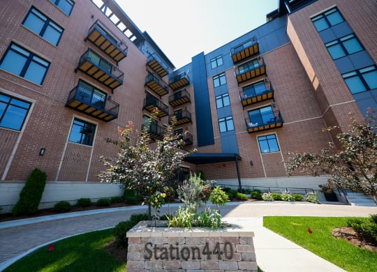 a sidewalk in front of an apartment building