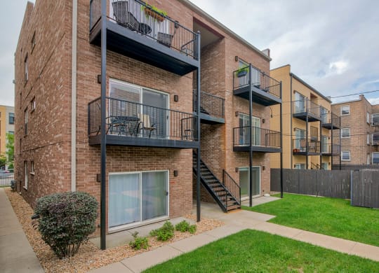 our apartments offer a spacious courtyard with grass at Montrose 3634, Chicago, IL