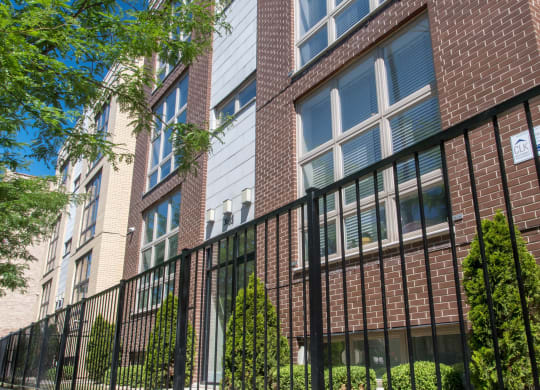 the building where the apartment is located at Montrose 3634, Chicago, IL 60618