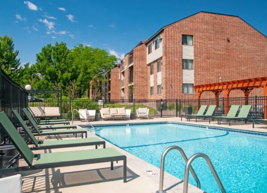 Aspenwoods Cool Blue Swimming Pool at Aspenwood Apartments, Eagan, MN 55123