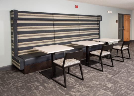 ChaskaPlaceApartments_Chaska_MN_BoothSeating