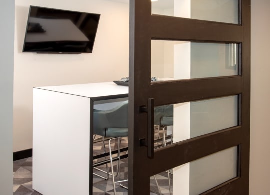 Business lounge at Eagan Place Apartments, Eagan, MN