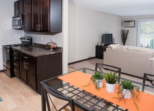 Eat-in Kitchens at Shoreview Grand, Shoreview, MN