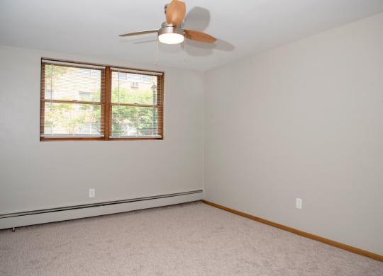 1 bedroom - garden level, ceiling fan and window coverings