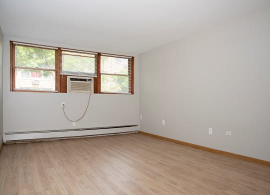 1 bedroom - garden level, spacious living room