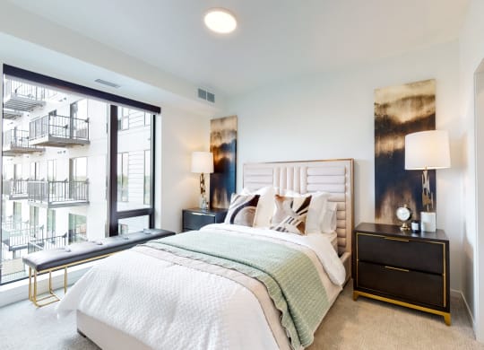 Private Master Bedroom at The Mason, St. Paul