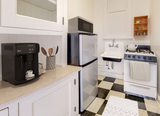 Retro Style Kitchen with Black and White Checkered Tile Flooring at The Park Apartments in Minnesota, 55403