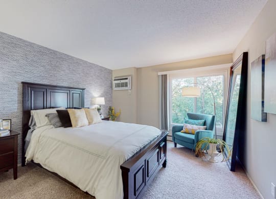 Large Comfortable Bedrooms at The Tarnhill, Bloomington