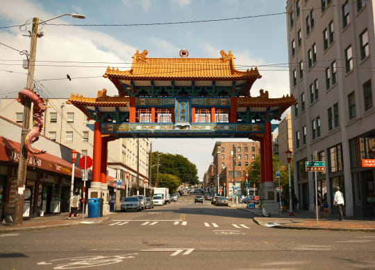 a archway in the middle of a city street