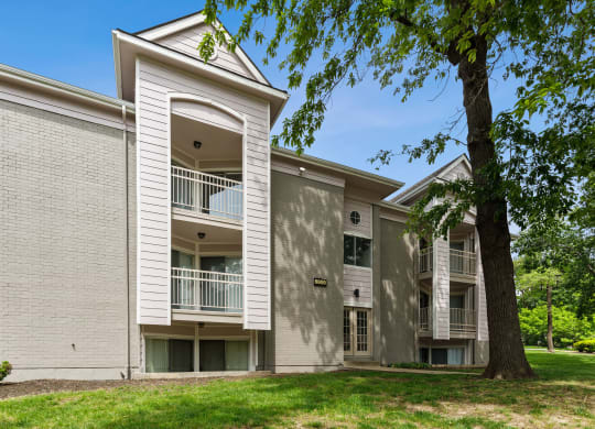our apartments offer a spacious yard for residents to enjoy at Eastwood Crossings, Kansas City