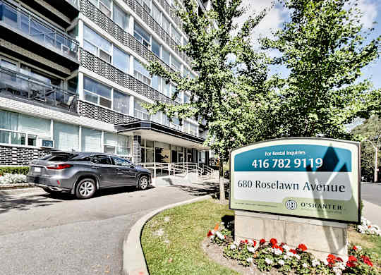 a car is parked in front of an apartment building