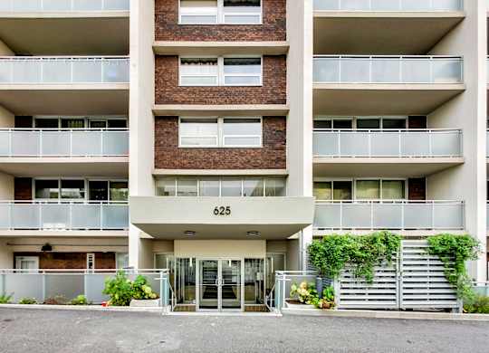 The building number is 625.
