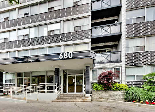 the building in which the hotel is located