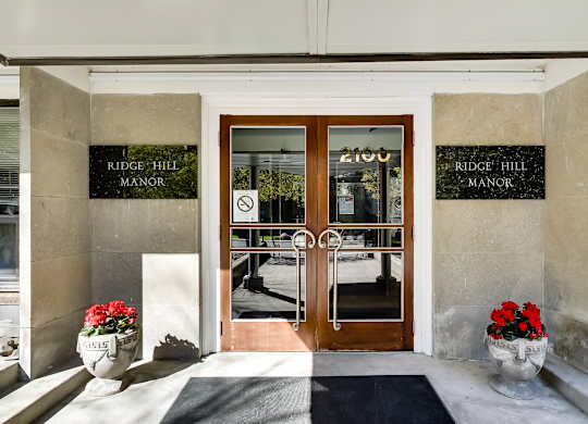 the entrance to the riddler hill market with doors open