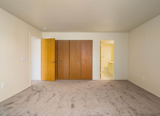 Bedroom at Franklin River Apartments, MI 48034