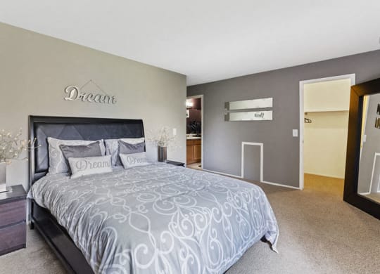 Bedroom at Franklin River Apartments, Michigan
