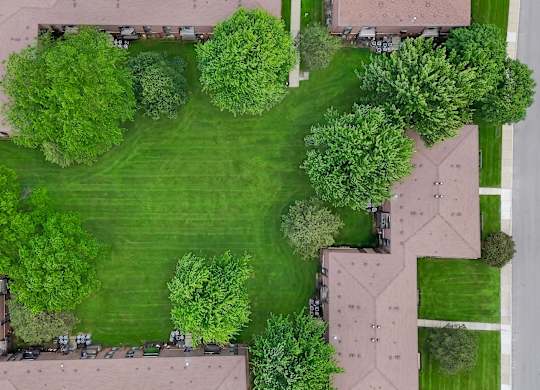 Expansive green space at Drawbridge Apartments in Harrison Township, MI.