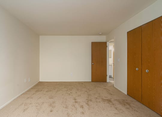 Bedroom at Franklin River Apartments, Michigan