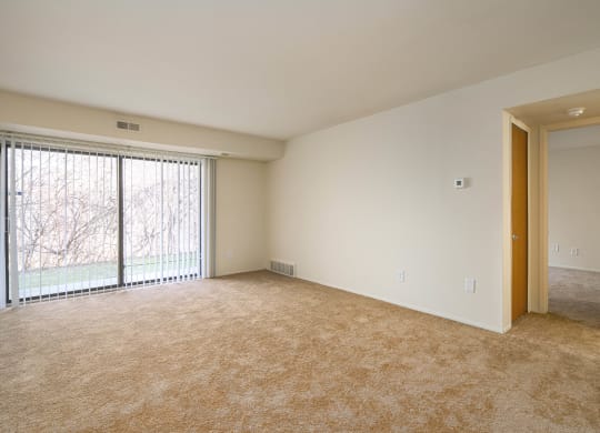 One Bedroom at Franklin River Apartments, MI 48034