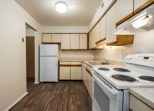One Bedroom at Franklin River Apartments, MI 48034