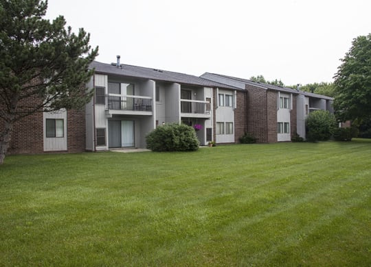Building Exterior  at Three Oaks Apartments, Troy, MI, 48098