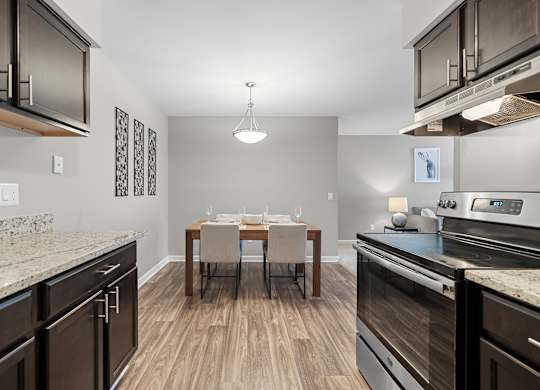 Dining Area at Lakeside Village Apartments, Clinton Township, MI, 48038