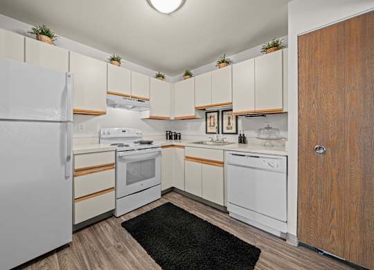 Modern Kitchen at Park Lane Apartments, Michigan, 48033