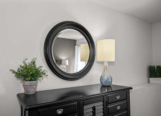 Black Round Wall Mirror at Park Lane Apartments, Michigan