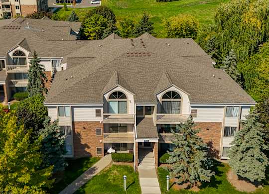 Prentiss Pointe Apartments in Harrison Township