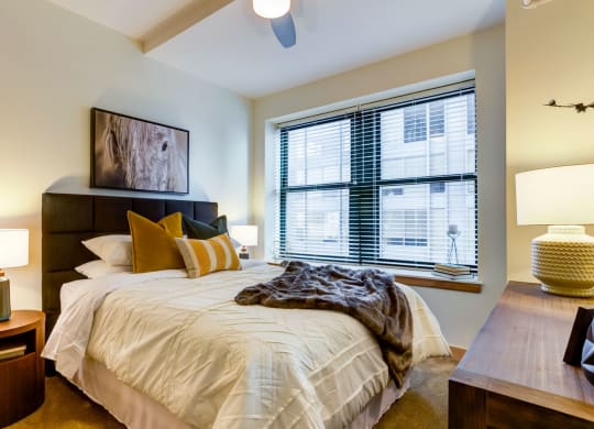 Spacious Bedroom With Comfortable Bed at Arcade Artist Apartments, St Louis, 63101