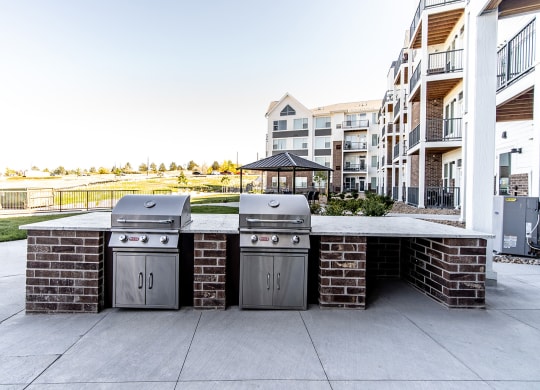 Dominium-Centennial Crossings-Grilling Area