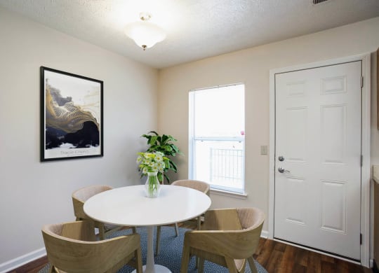 Dining Room at Chariot Pointe Apartments, Tennessee, 37130