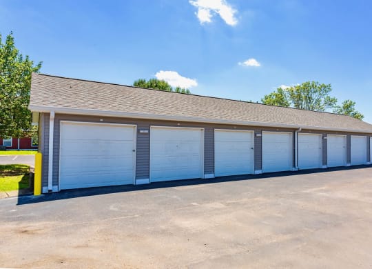 Garage at Chariot Pointe Apartments, Murfreesboro, TN
