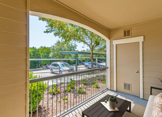 Dominium-Franklin Park-Patio