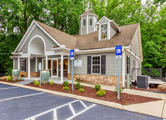 Dominium-Fulton Pointe-Leasing Office
