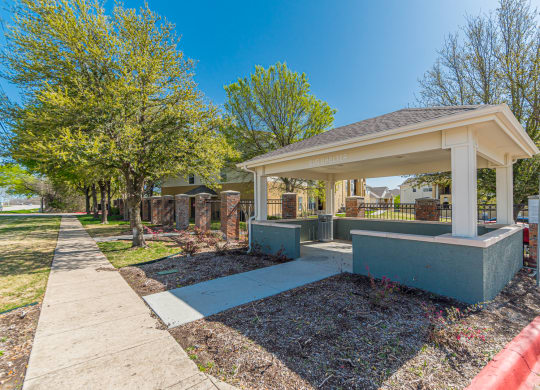 Dominium-Kinwood-Bus Shelter