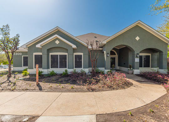 Dominium-Kinwood-Leasing Office