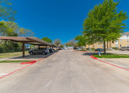 Dominium-Kinwood-Carport