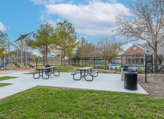 Dominium-Knolls at West Oaks-Picnic Area